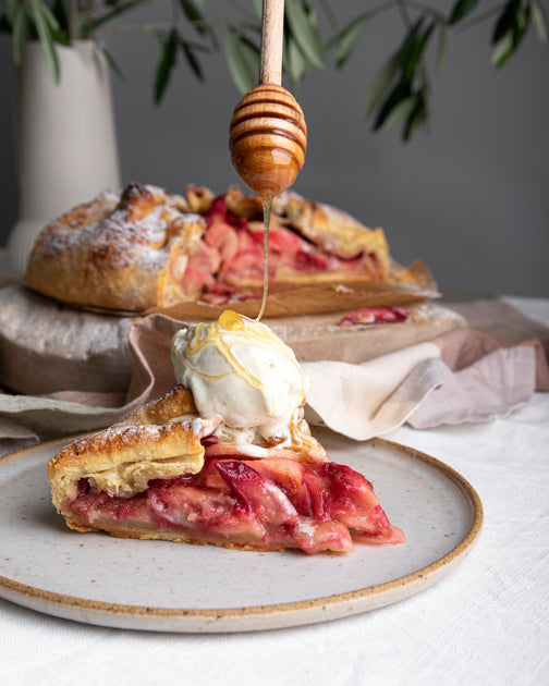 RHUBARB-APPLE PIE – Manuka Royale