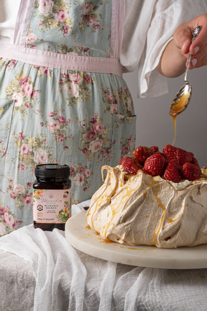 MANUKA HONEY PAVLOVA WITH FRESH STRAWBERRIES – Manuka Royale